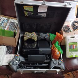 X Box 360 E  + Accessories + Travel Case