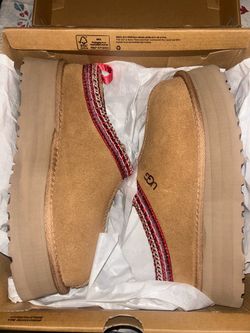 UGGS size 8 women