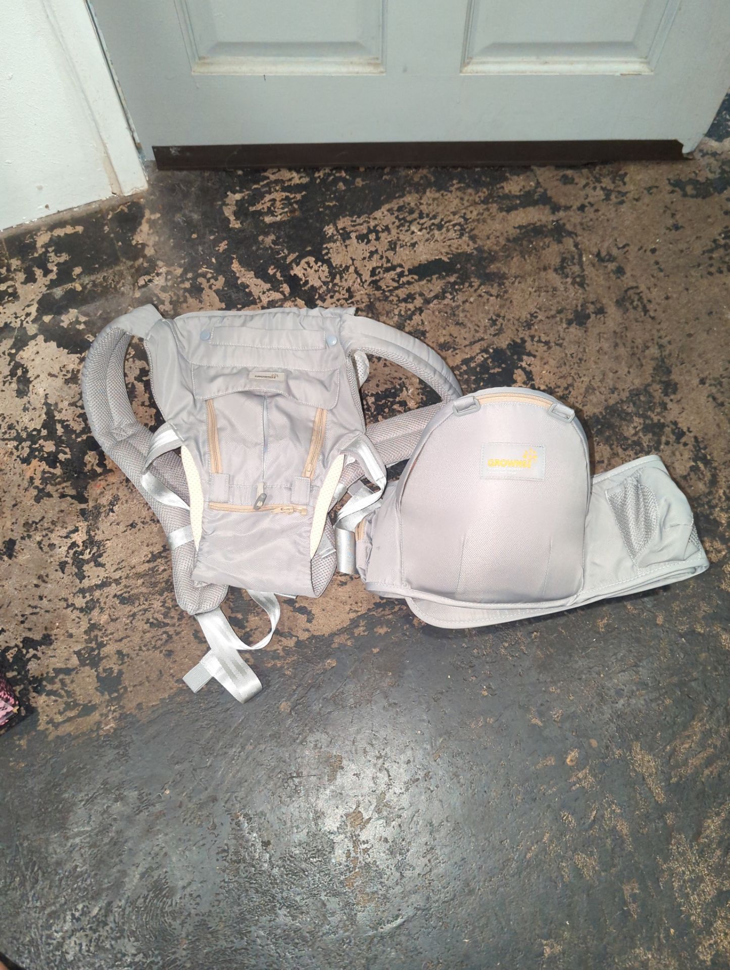 Grownsy baby carrier
