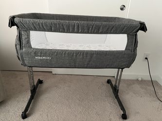 Baby Bassinet- Mika Micky + Mattress Protector + Sheet