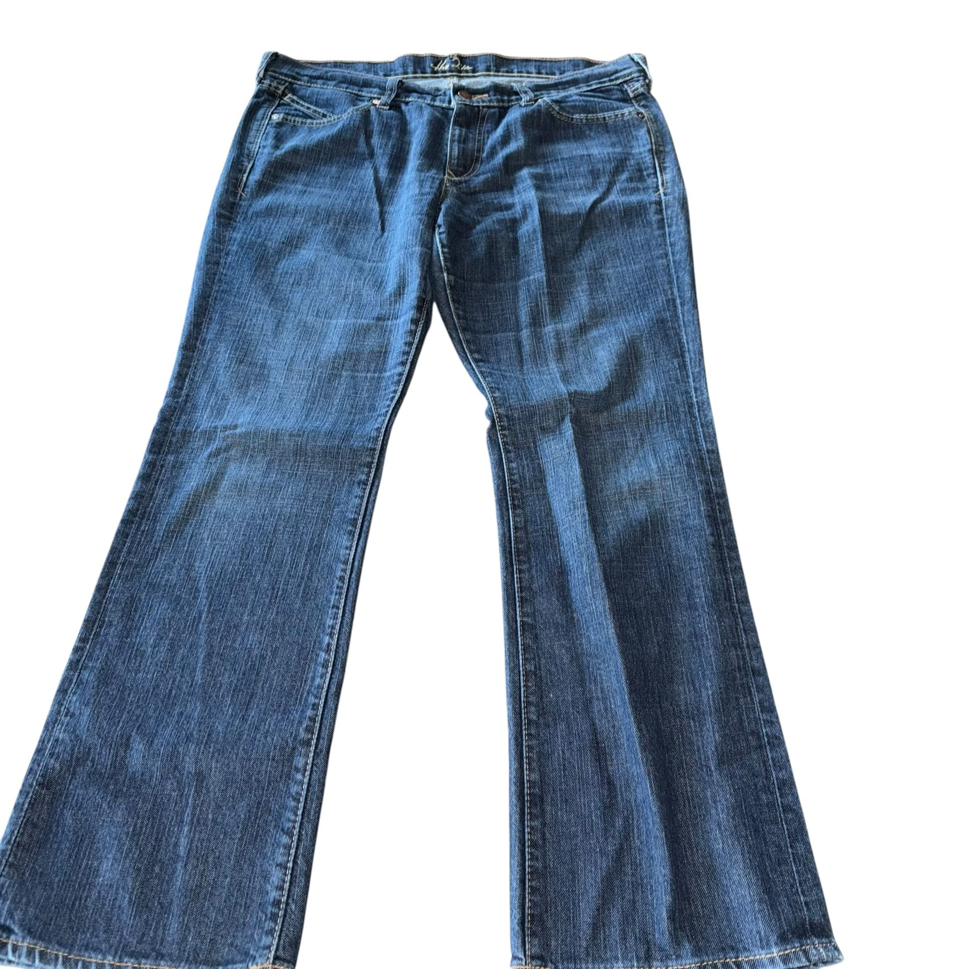 Diva Women’s Bootcut Denim Jeans Size 12 Short Med Wash cotton/poly/spandex Has some signs of wear in inner thigh area ( see pic) still has lots of