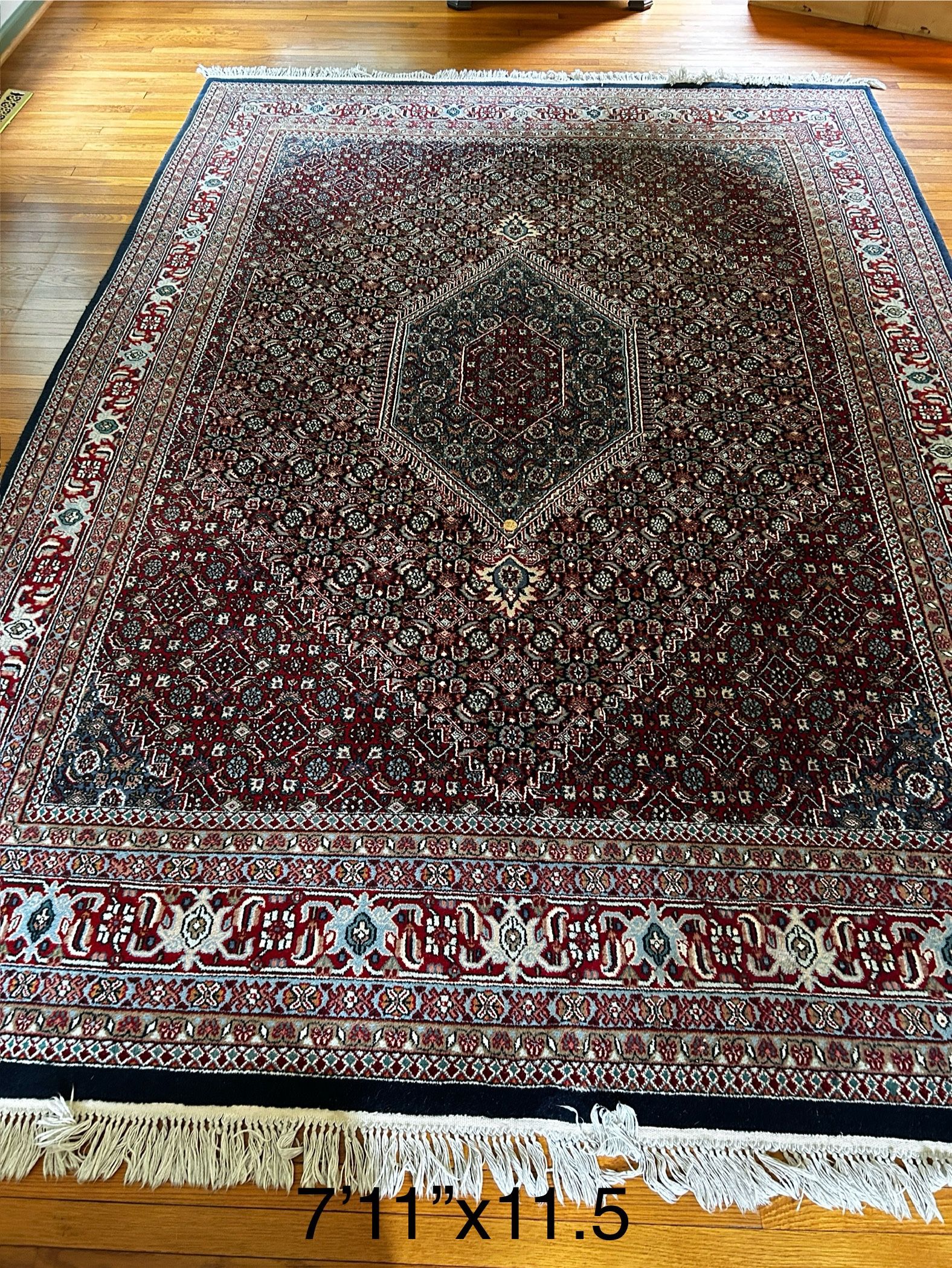 oriental carpet 8x11.6” in excellent condition from home that allowed smoking but no pets