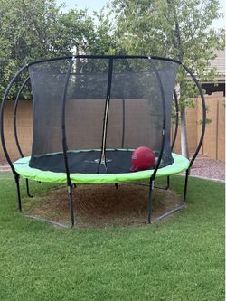 Trampoline w cage and water accessories