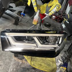 2018 2020 Audi Q5 left side headlights 