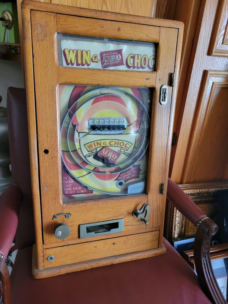 RARE VINTAGE COIN OP ANTIQUE CANDY CHOCOLATE DISPENSER MACHINE GAME WOOD ANTIQUE VENDING