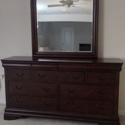 😍😍😍 Beautiful Dresser With Mirror & Dresser Drawers Set*** 😍😍 Beautifully Crafted 