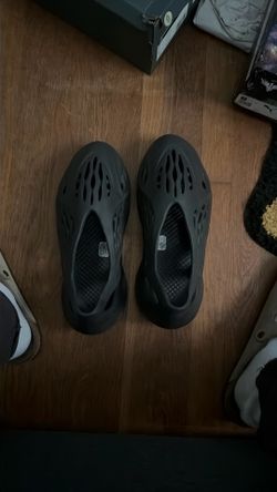 Yeezy foam runner size 12 no box