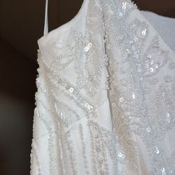 Adrianna Papell White bead embroidered dress Size 8 Ivory pleated floor length maxi

Condition is used in excellent condition

Don't miss this chance 