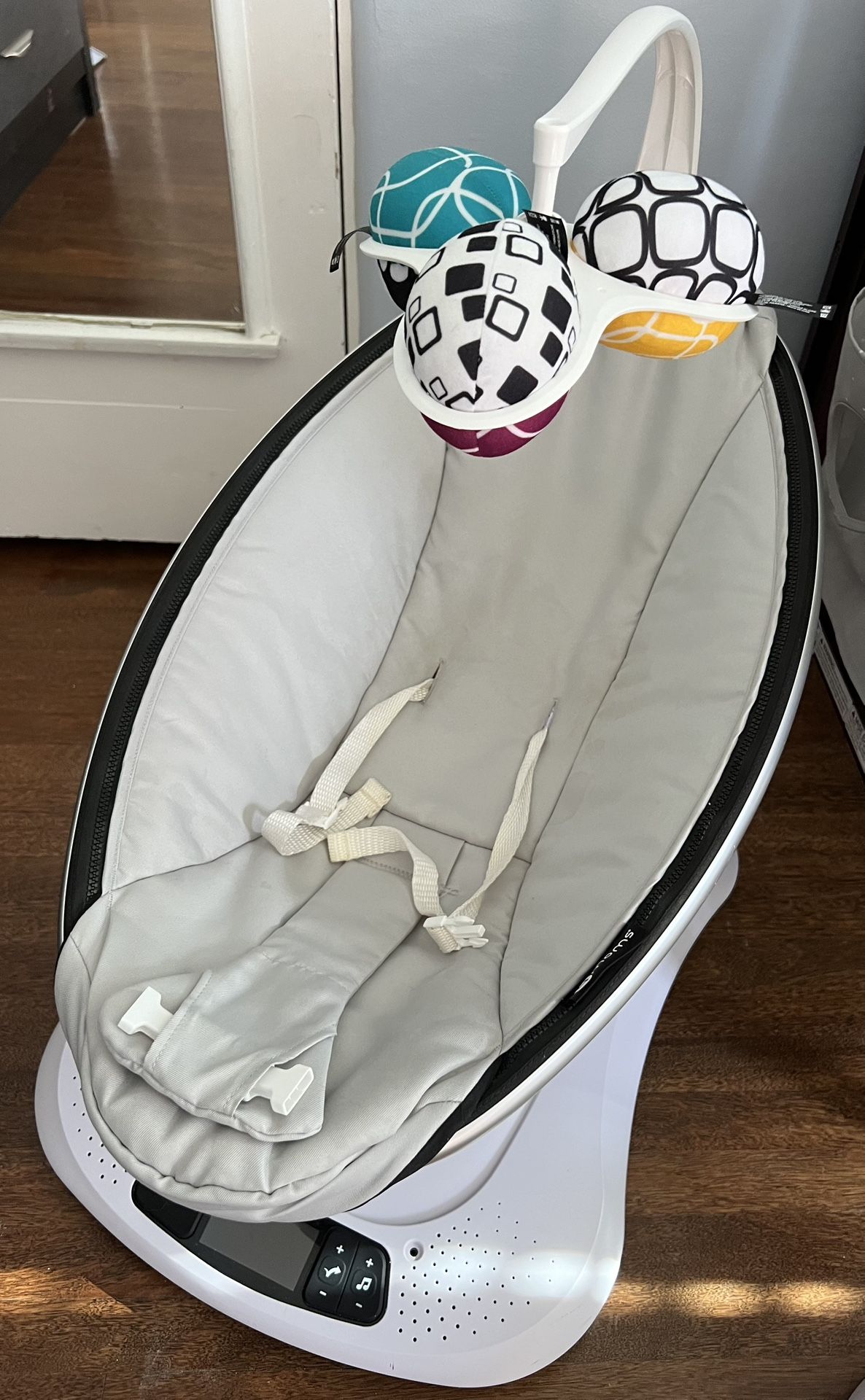 4 Moms Swing
