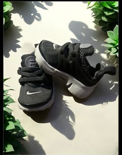 Nike Black and White Velcro Sneakers with Cushioned Sole