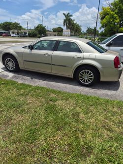 Chrysler 300 runs great very clean