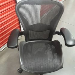 HERMAN MILLER AERON CHAIRS SIZE B FULLY LOADED 