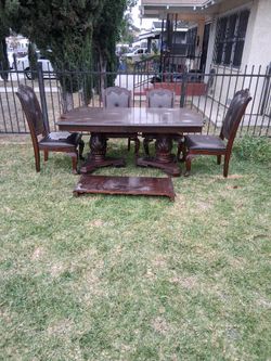 Nice hardwood table two extra leafs.