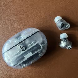 Beats Studio Buds + Transparent 