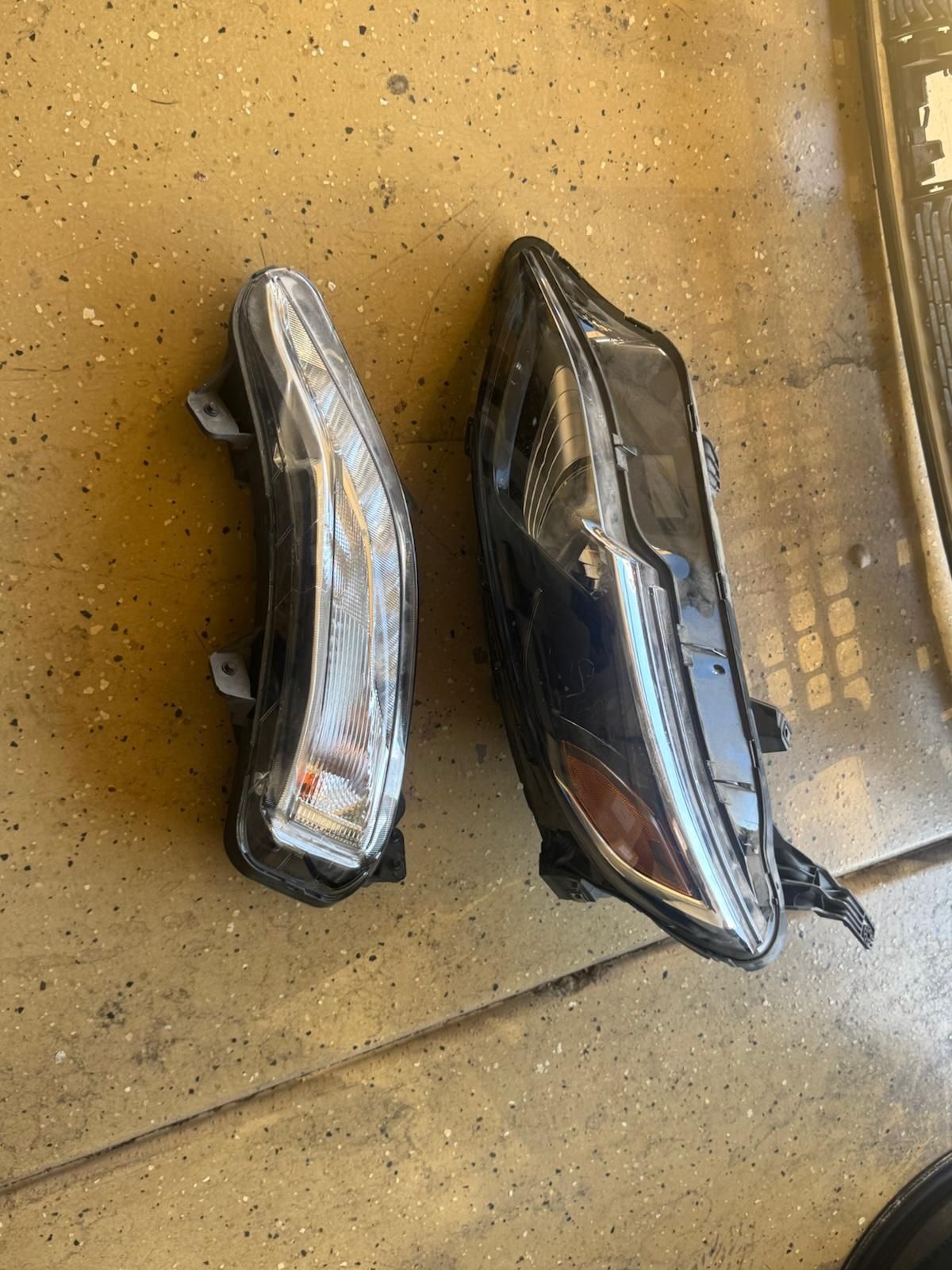Left Side Headlight  and  Left Side Fog Light For 2021 Chevy Malibu