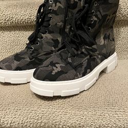 Ladies Camouflage Fabric Boots