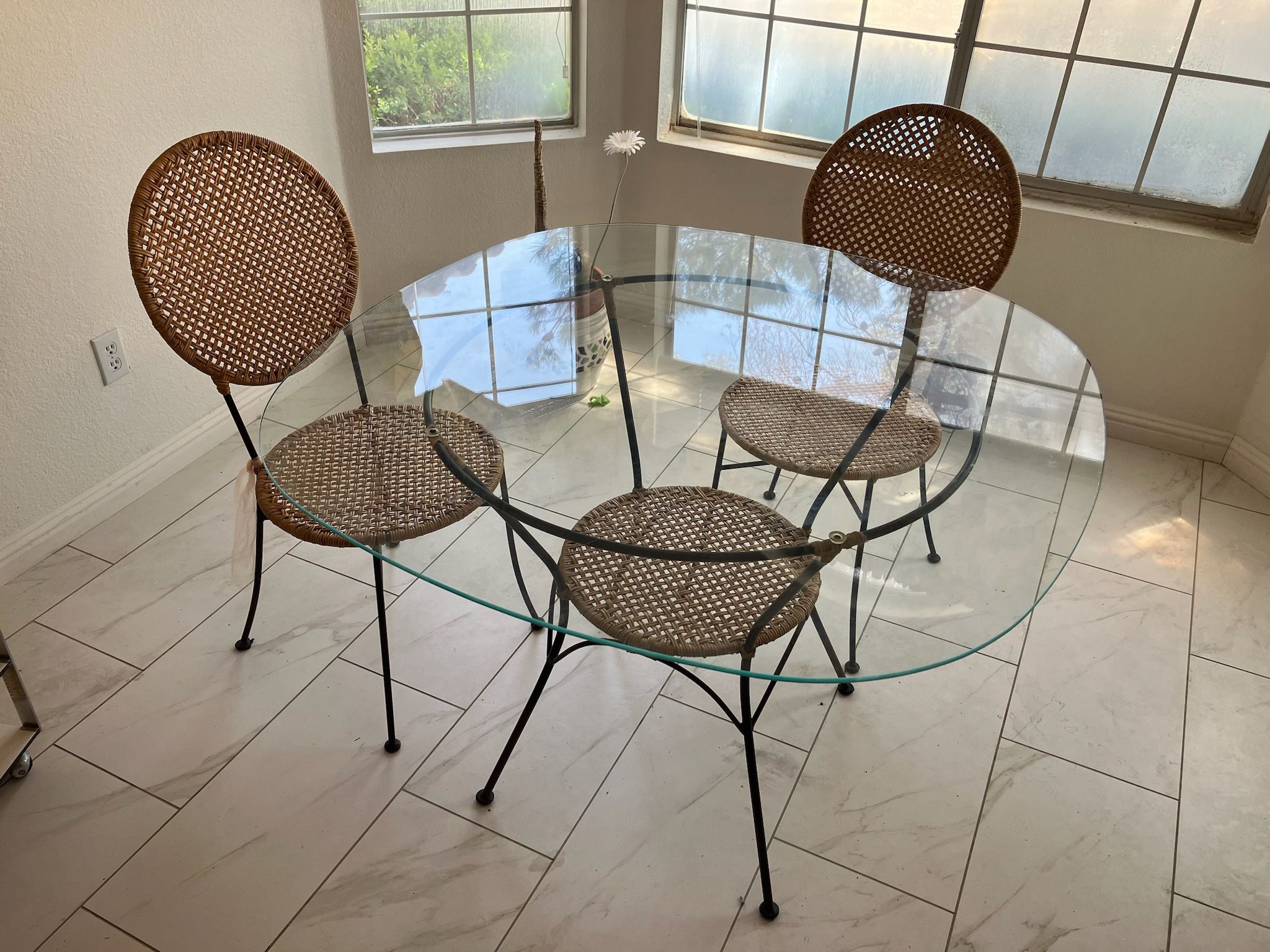 Glass Dining Table with 4 chairs -2 good and 2 that need repair to the seat.