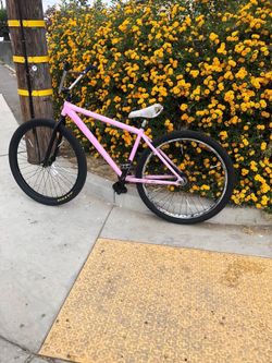 READ DESCRIPTION LMK TRADES THRONE Pink chad no stickers