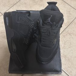 Black cats Jordan 4