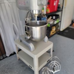 Mixer 20 Quartos Con Banco Y Accesorios 