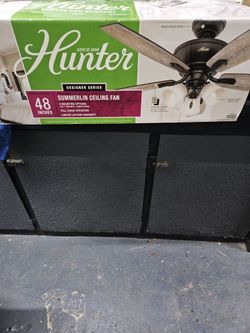 Hunter 48in Sunmerlin  Ceiling Fan With Reversable Blades 