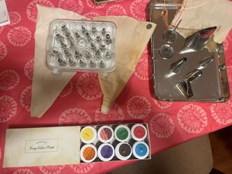 Cake decorating supplies