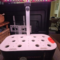 TWO Spider FARMER Hydroponic Grow Units