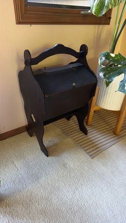 Vintage Early American Style Wooden Dough Box / Slant Front Storage Bin Side Table