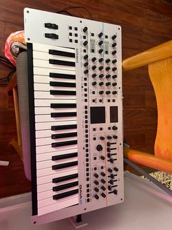 Roland GAIA 2 37-Key Synthesizer – Professional Analog Modeling Synth