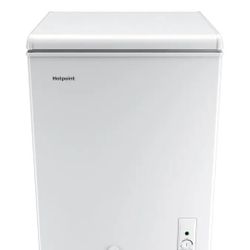 Hotpoint
4.9-cu ft Chest Freezer Convertible to Refrigerator ( White).