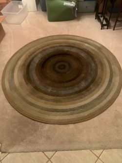 Round area rug