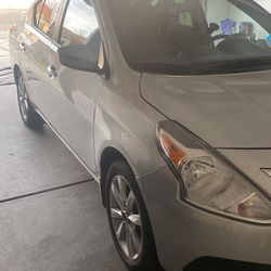 2015 Nissan versa