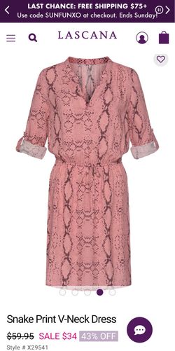 Vestido rosa con diseño de serpiente