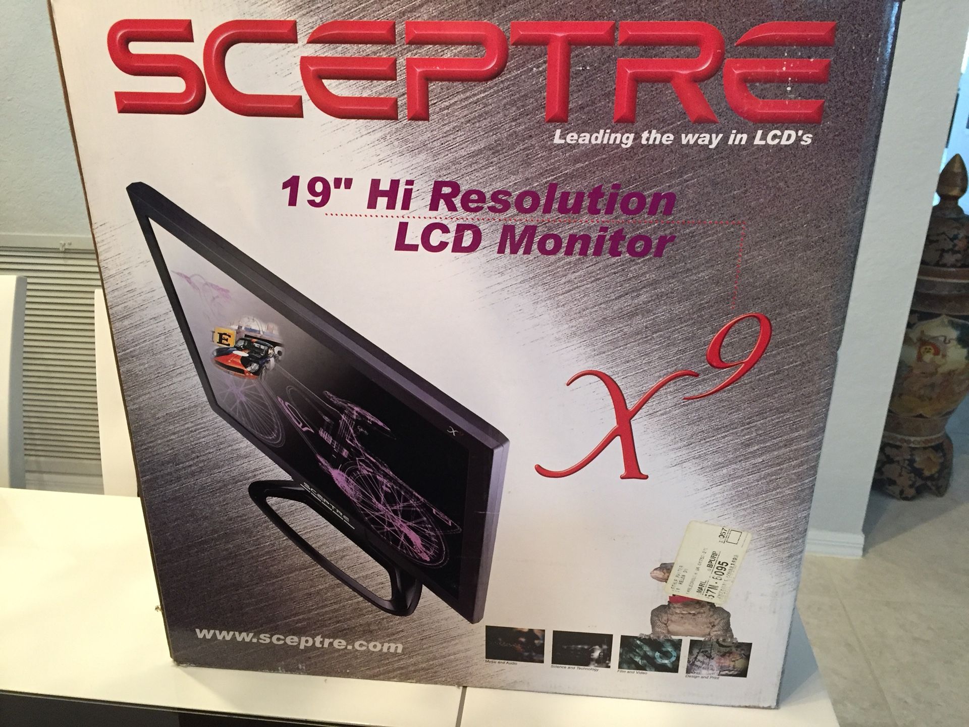 Scepter 19” high res LCD monitor