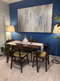 Beautiful Small Mid-Century Dining Set Great Condition!!! Table with 4 Chairs! I Can Deliver.
