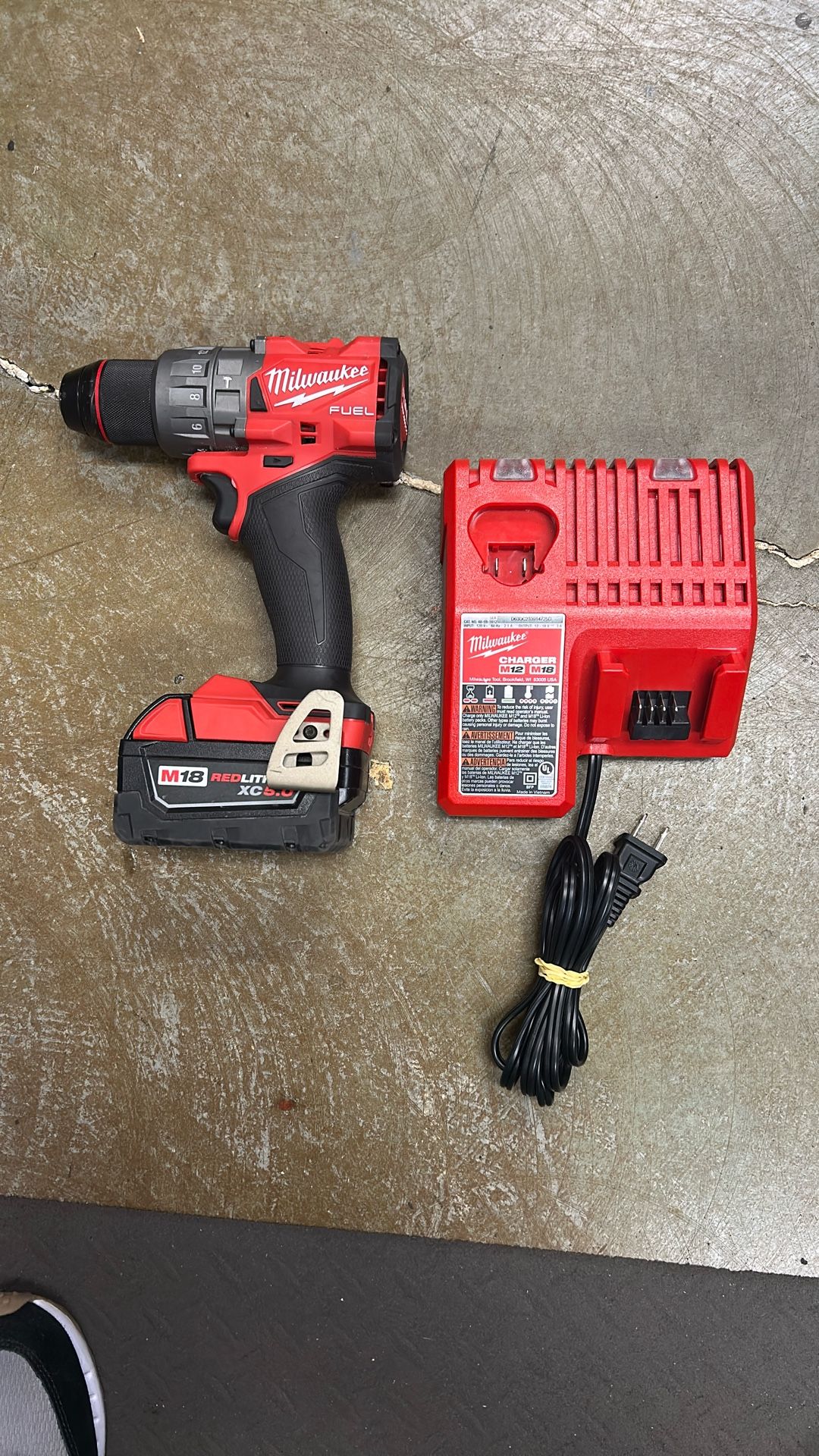 Milwaukee Fuel 2904-20 passage hammer drill with XC 5.0 battery and charger