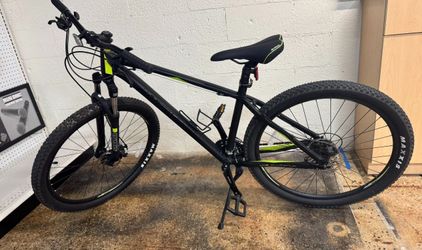 NORTHROCK XC27 MOUNTAIN BIKE USED 27.5 FRONT SUSPENSION