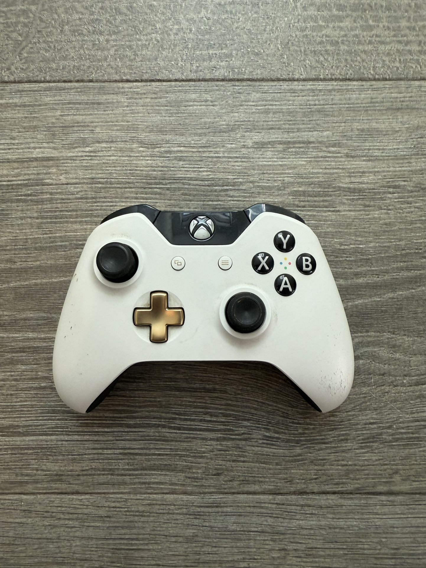 Xbox One Sport White Controller – Gold Accents – Special Edition