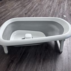 OXO  Splash & Store Bathtub (with stand and hanger)
