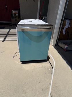 New dishwasher never used  asking $400