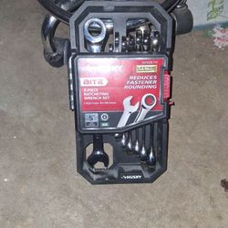Husky Bite 8 Piece Racheting Wrench Set Brand New 