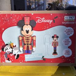Mickey & Minnie Nutcracker 5ft LED 