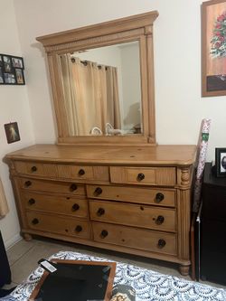 Tocador mide 67”x 19 x27 Espejo 40x40          Mesas de noche 29”x17x281/2”