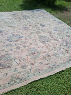 BEAUTIFUL LARGE 9 BY 12 AREA RUG