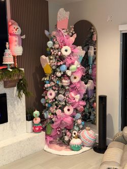 100% custom Christmas tree (candy factory)