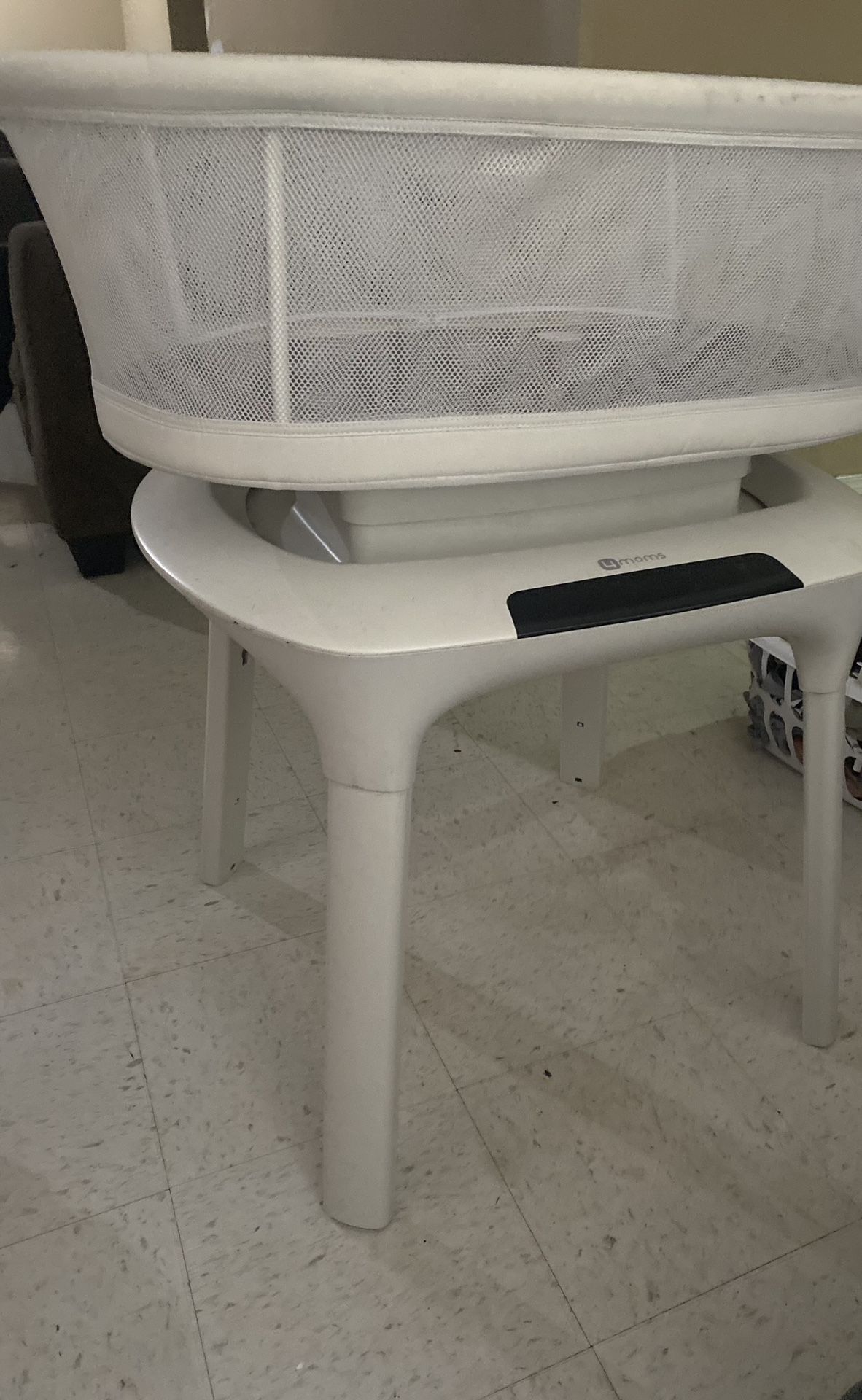 Mamaroo Bassinet Nursery furniture & Decor