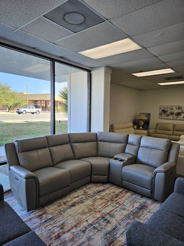 5-pc Leather Sectional w/ 2 power recliners - Addyson