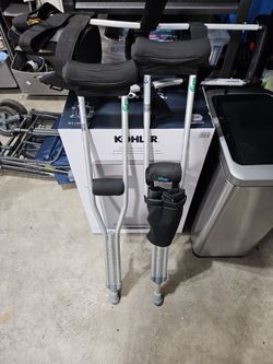 Kid / small adult crutches