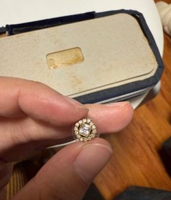 Swarovski earring - one piece only