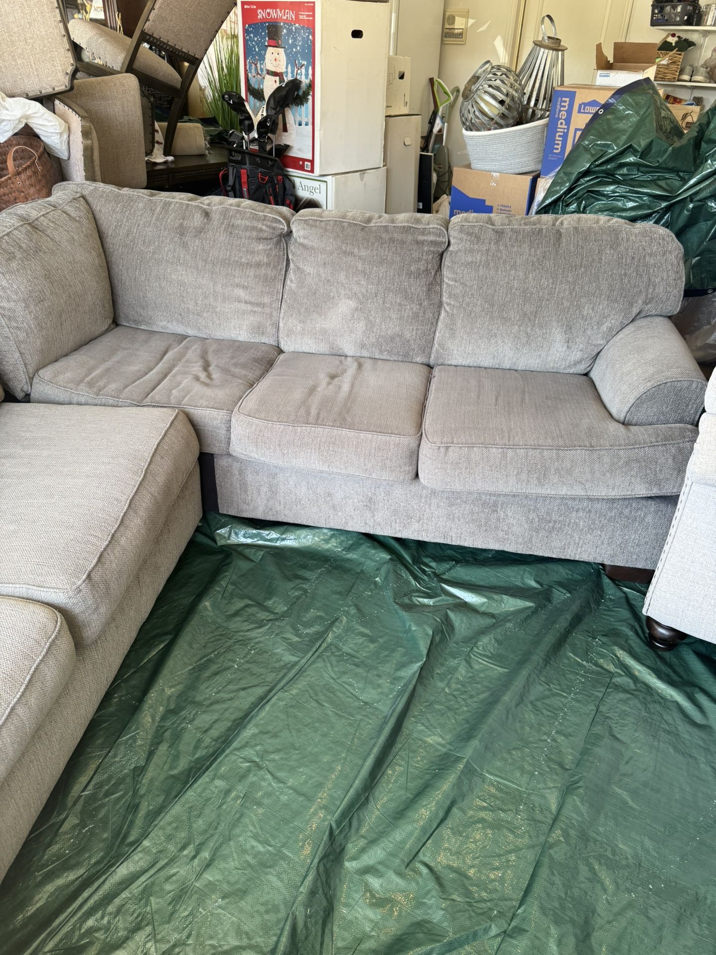 Sectional With Chaise And Ottoman (storage)